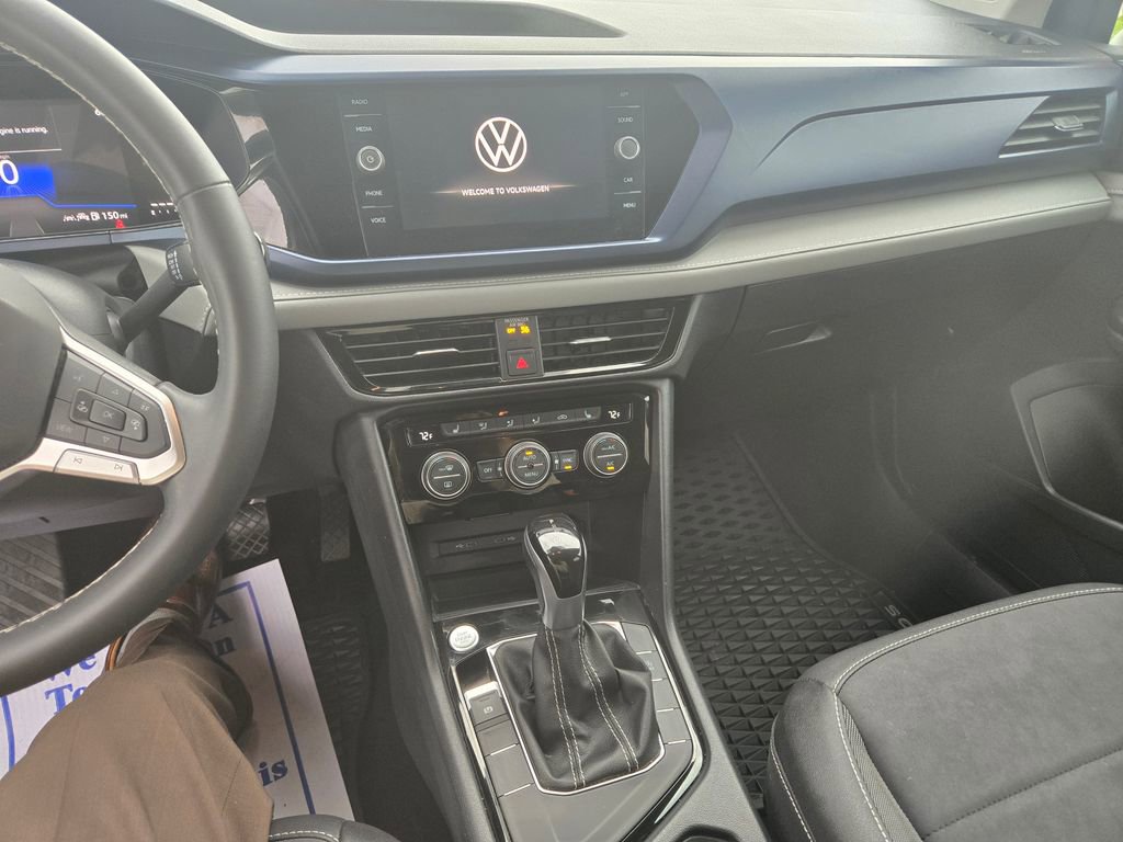 Used 2024 Volkswagen Taos SE FWD image 9