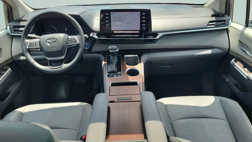 Certified 2024 Toyota Sienna XLE FWD image 11