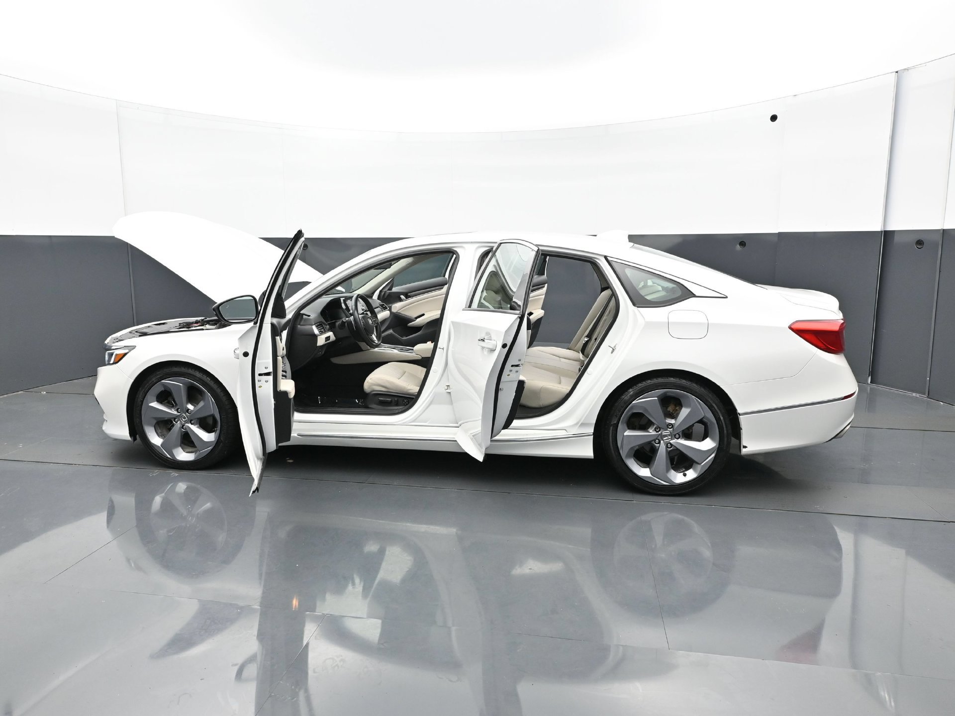 Used 2019 Honda Accord Touring image 36