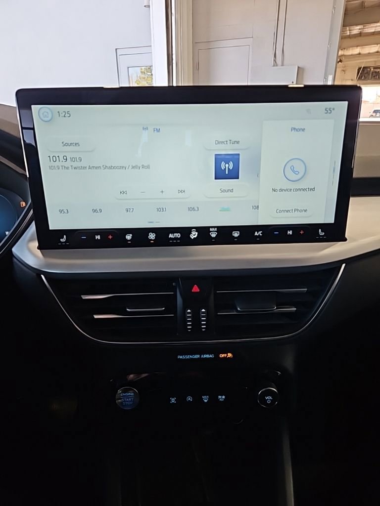 Used 2025 Ford Escape Platinum image 30