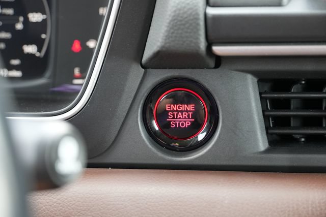 Used 2025 Honda Pilot Elite image 31