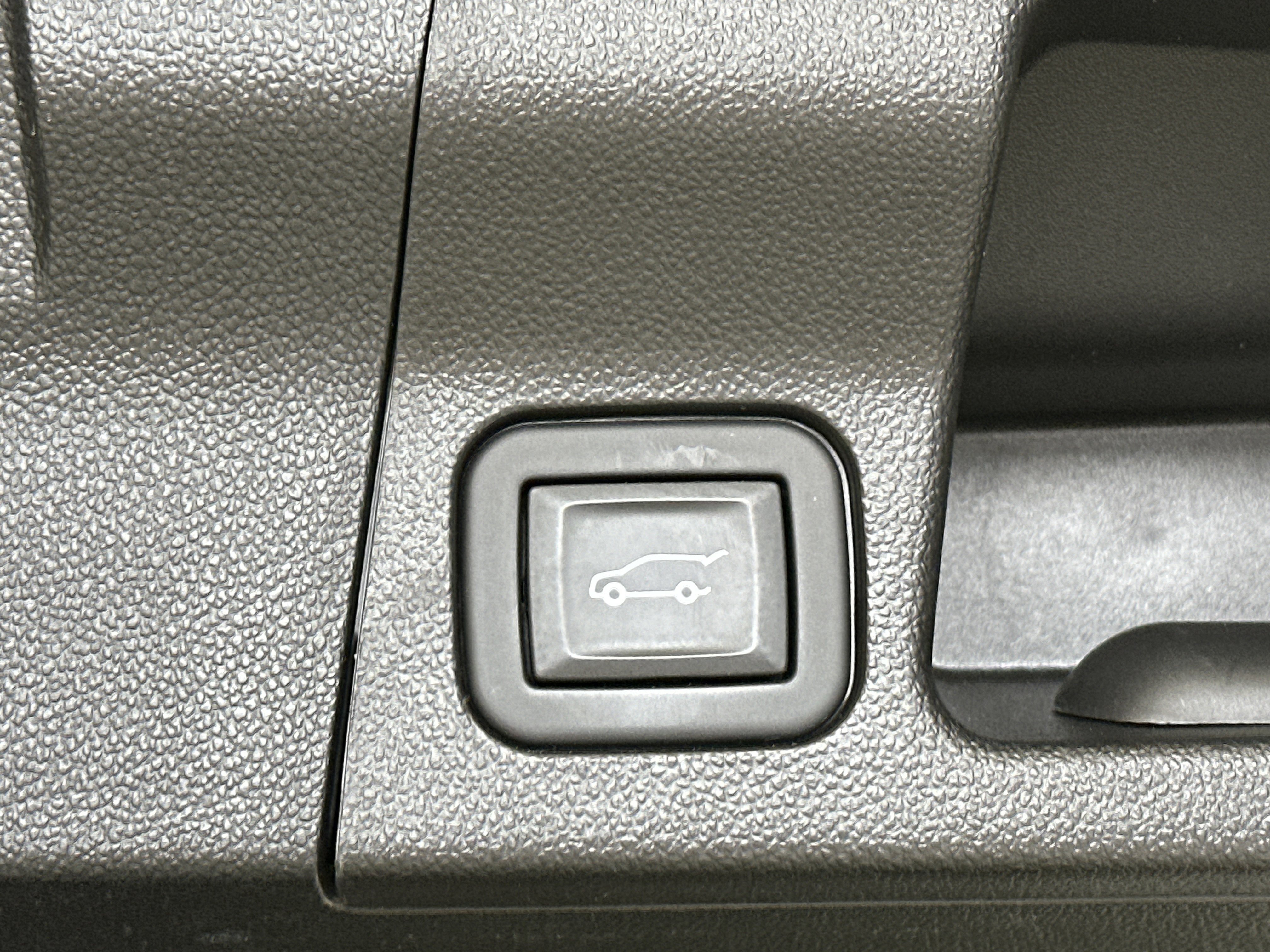Certified 2023 GMC Acadia SLE w/ Driver Convenience Package image 16