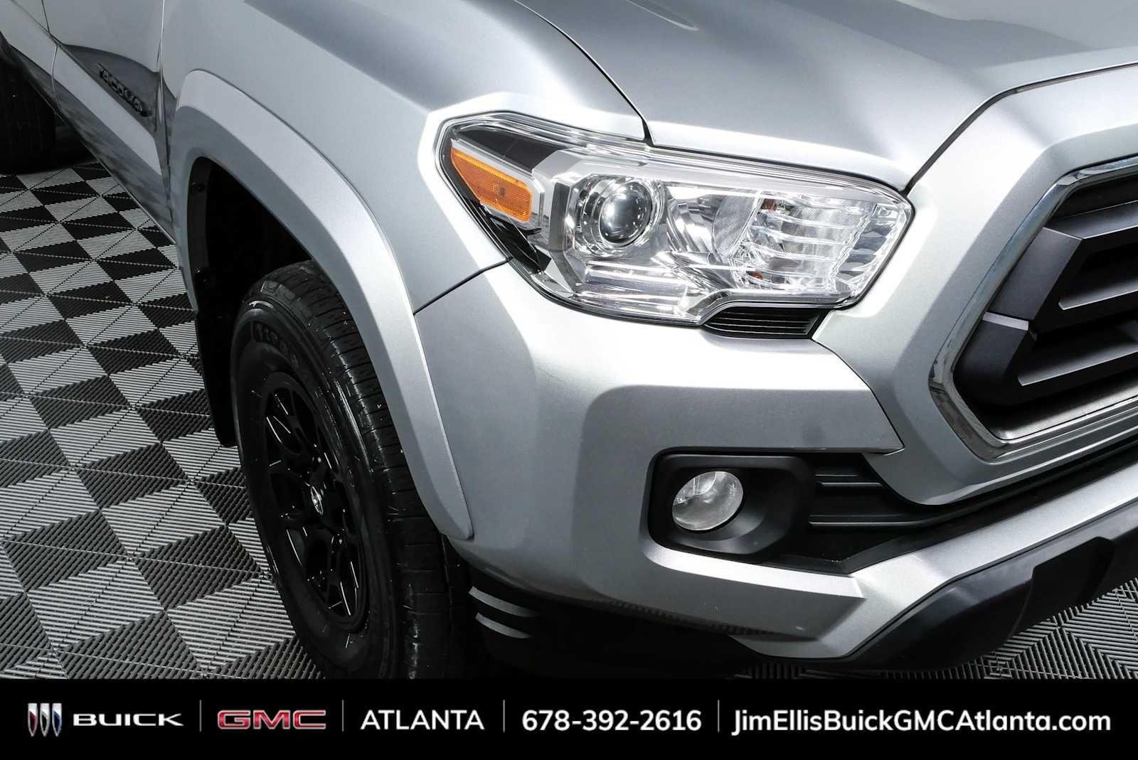 Used 2022 Toyota Tacoma SR5 AWD/4WD image 32