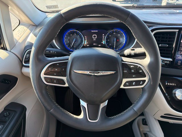Used 2024 Chrysler Pacifica Touring-L FWD image 14
