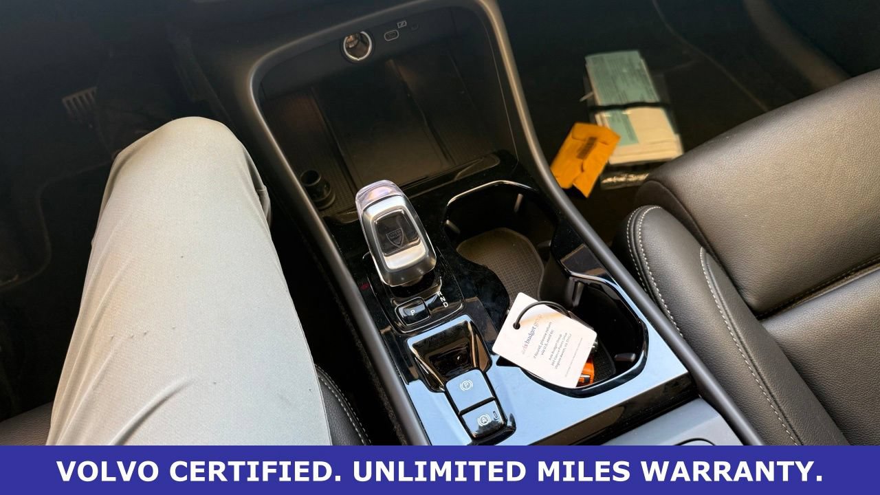 Certified 2025 Volvo XC40 B5 Plus AWD/4WD image 23