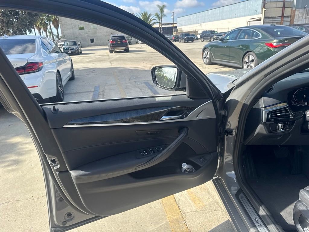 Used 2021 BMW 530i w/ Convenience Package RWD image 17