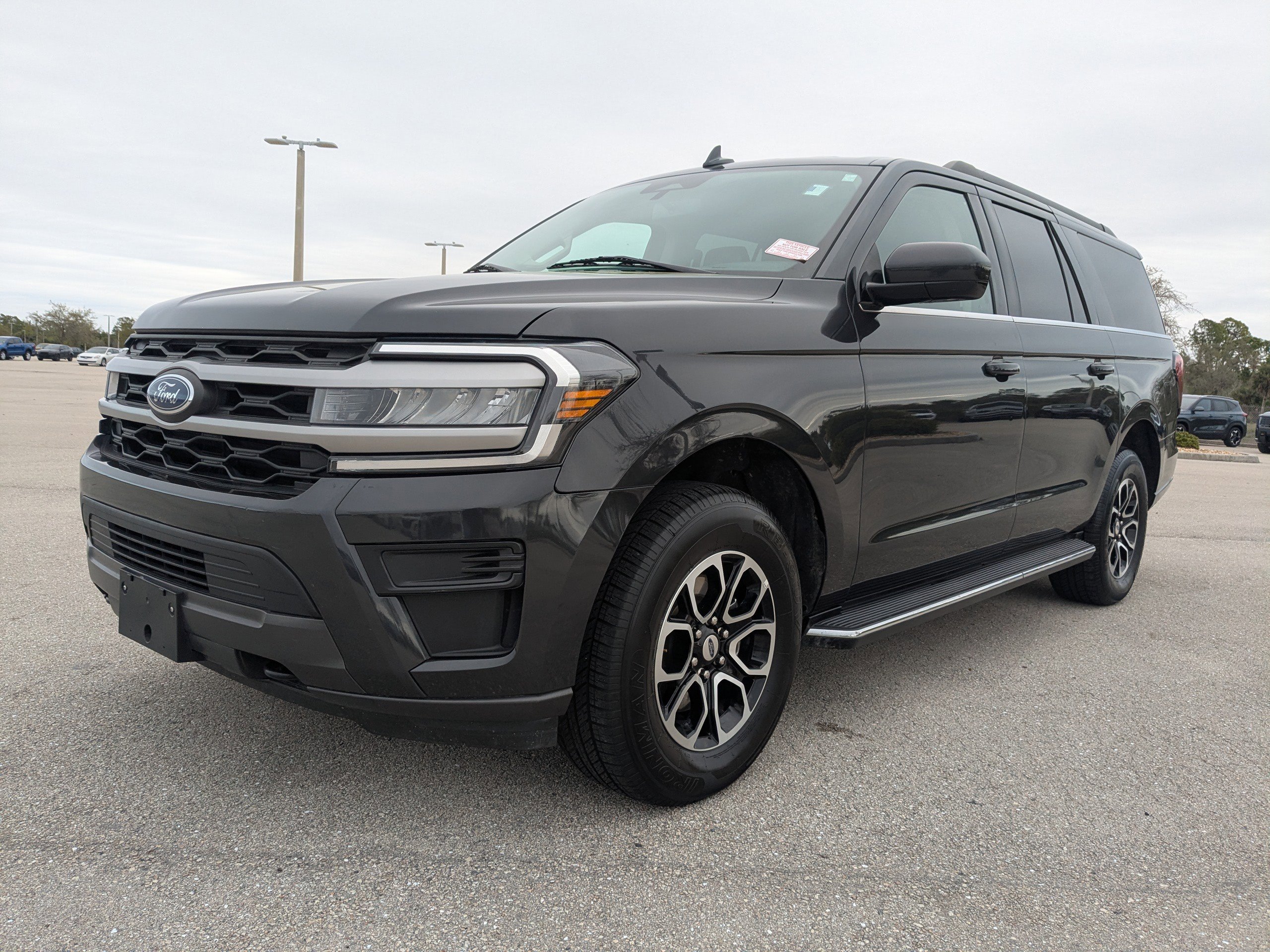 Used 2023 Ford Expedition Max XLT image 9