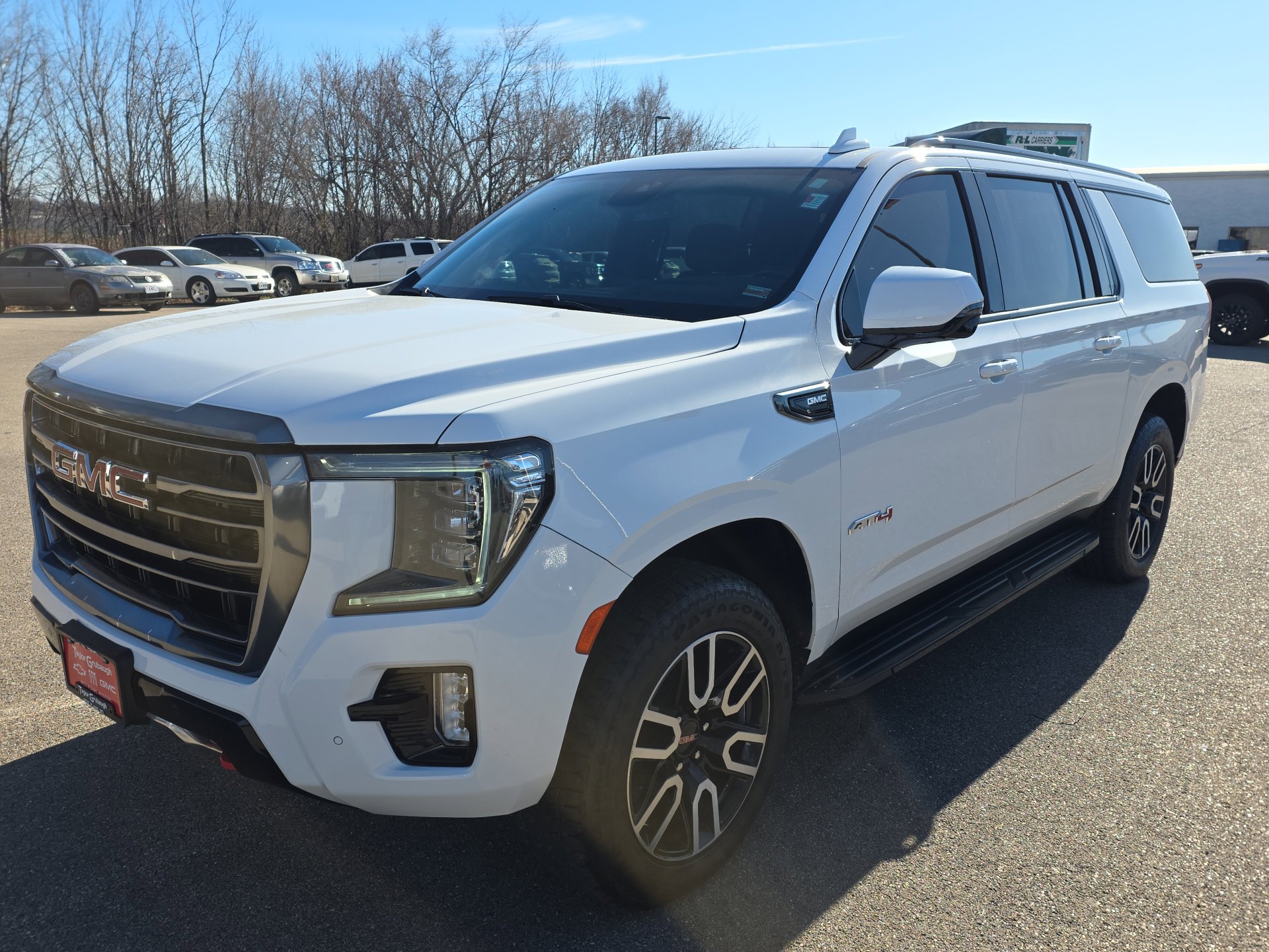 Used 2023 GMC Yukon XL AT4 w/ Technology Package image 4