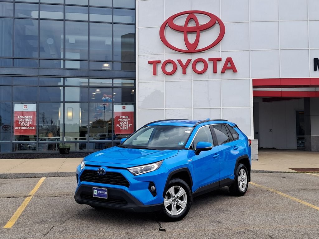 Used 2021 Toyota RAV4 XLE w/ Carpet Mat Package (TMS)