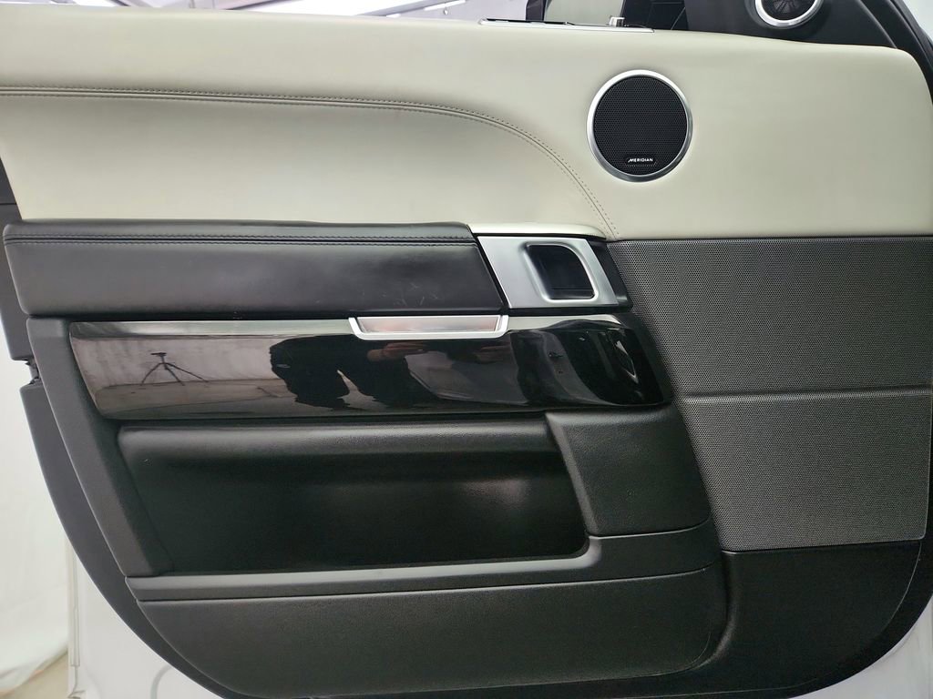 Used 2019 Land Rover Range Rover Sport SVR AWD/4WD image 30