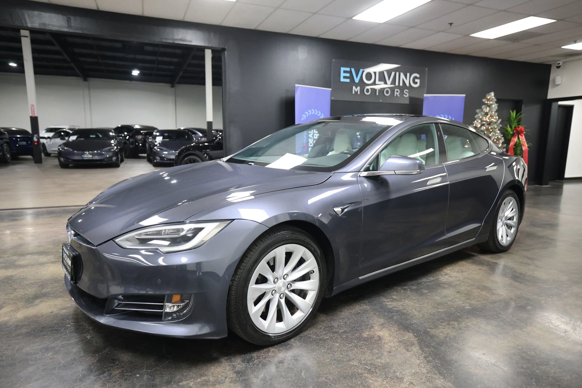 Used 2017 Tesla Model S 100D image 4