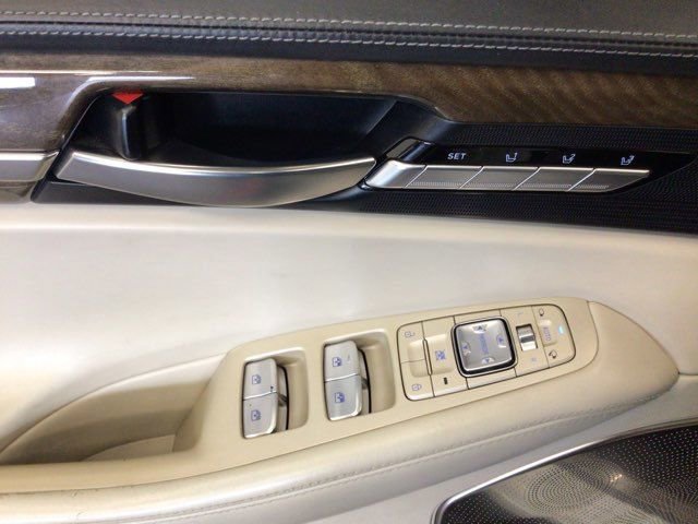 Used 2017 Genesis G90 3.3T Premium RWD image 23