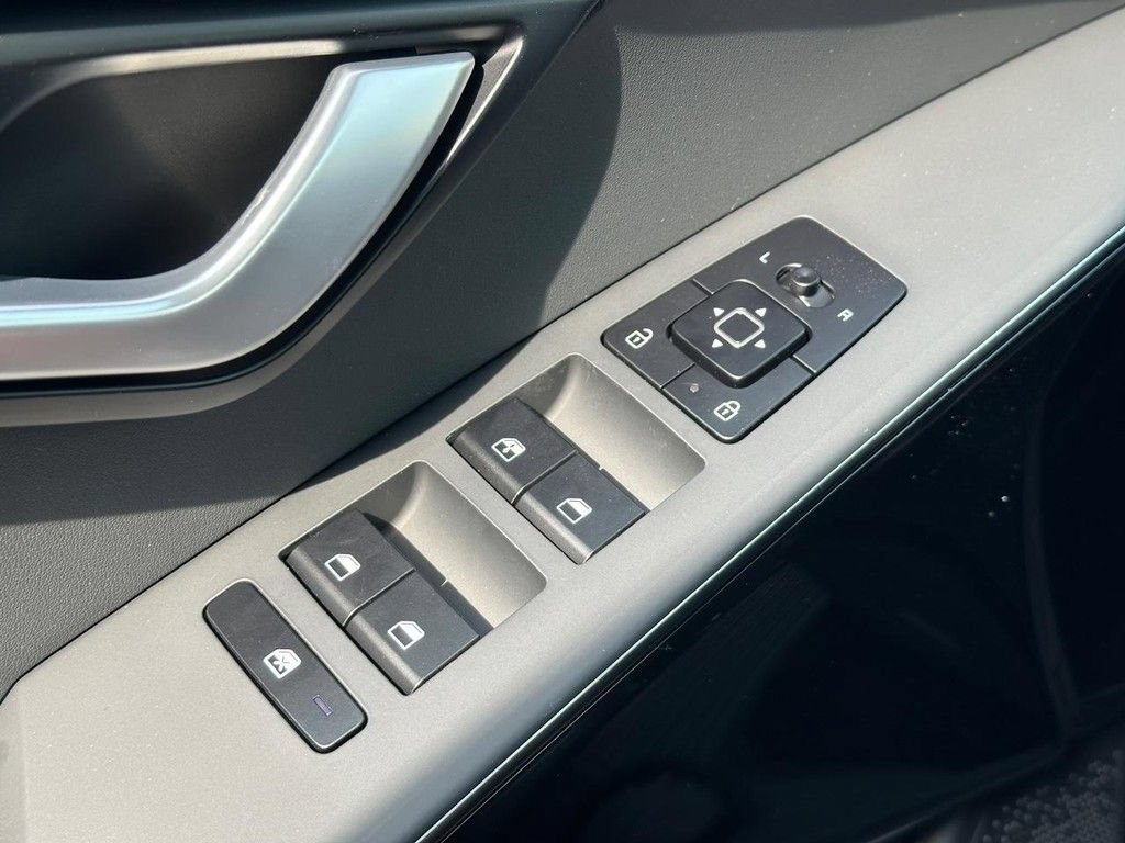 New 2026 Kia Niro EX FWD image 17