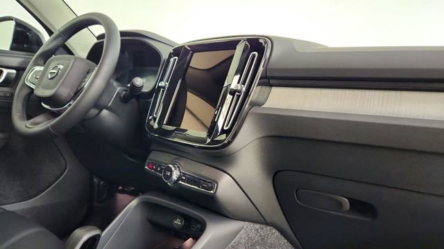 New 2026 Volvo XC40 B5 Core AWD/4WD image 32