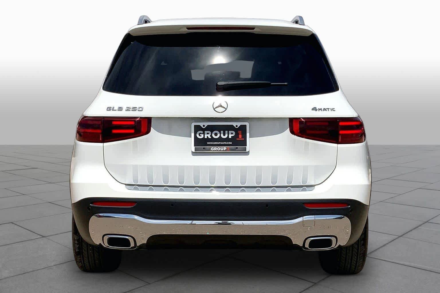 Used 2025 Mercedes-Benz GLB 250 4MATIC image 5
