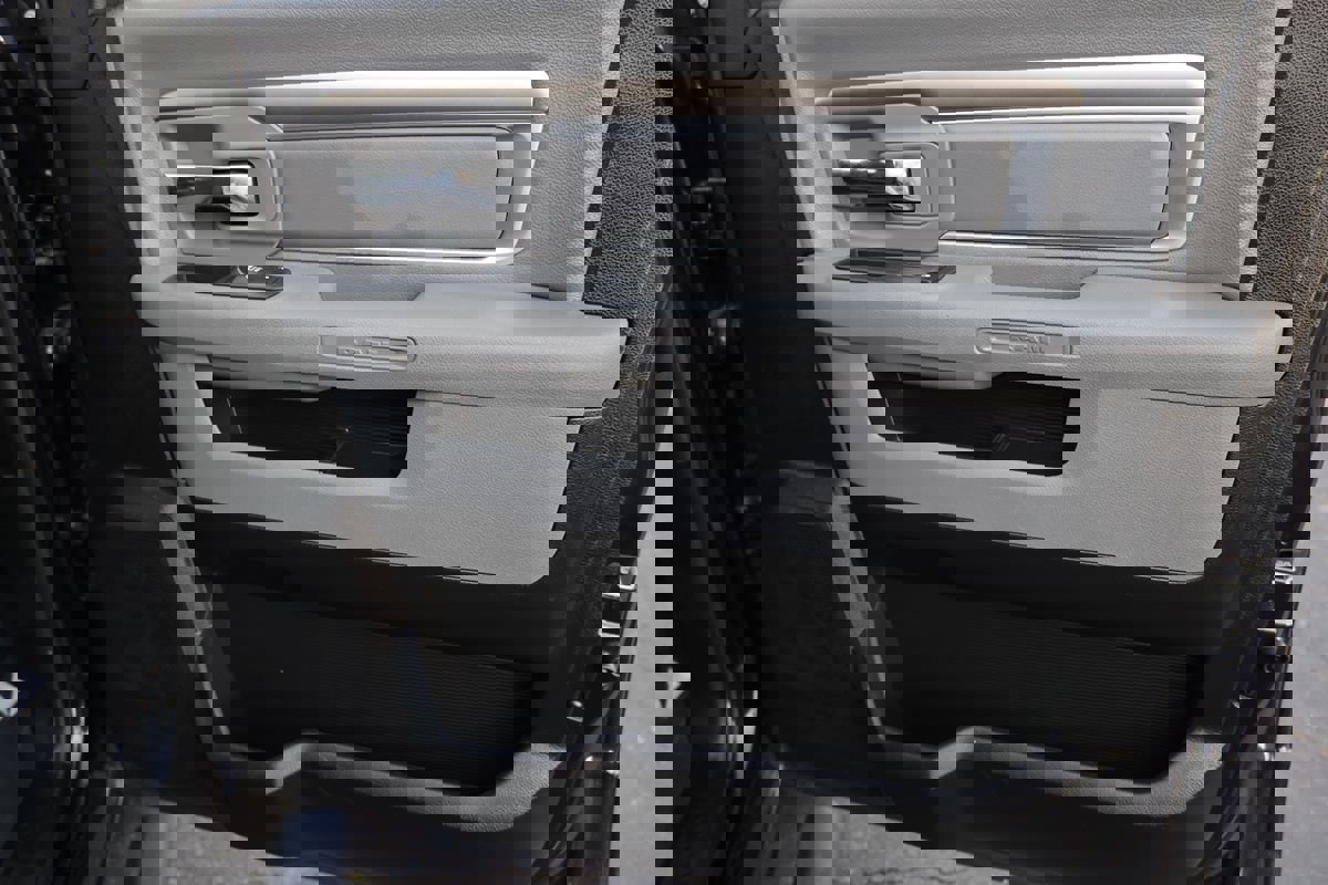 Used 2019 RAM 1500 Classic SLT image 15