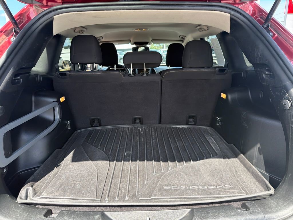 Used 2017 Jeep Cherokee Latitude w/ Trailer Tow Group FWD image 10