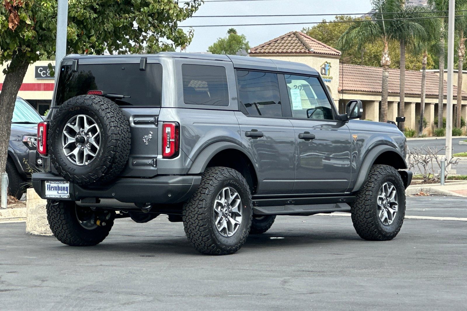 New 2025 Ford Bronco Badlands image 4