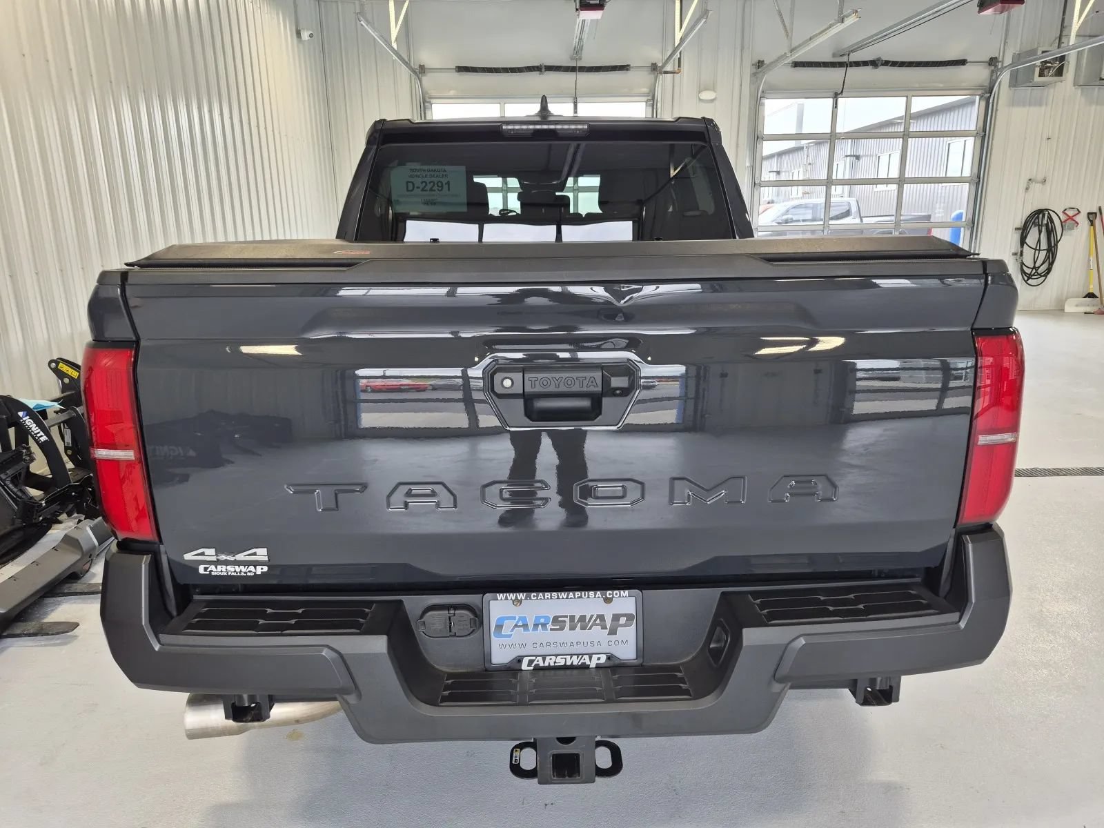 Used 2024 Toyota Tacoma SR AWD/4WD image 4