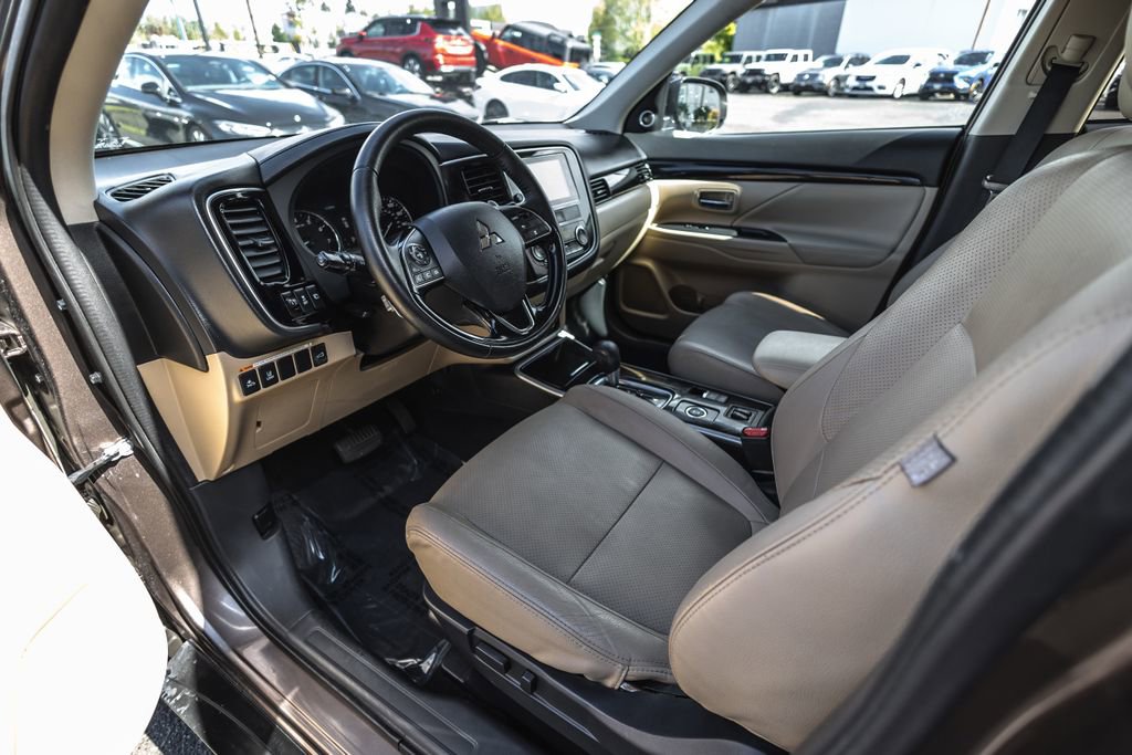Used 2017 Mitsubishi Outlander GT AWD/4WD image 20