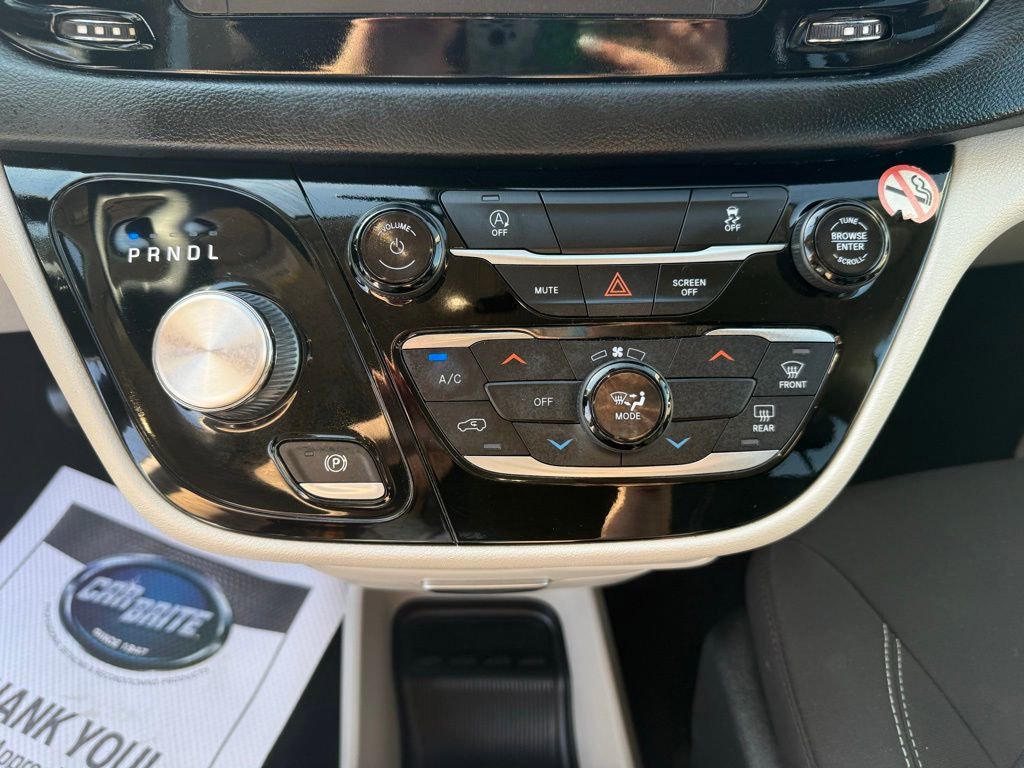 Used 2022 Chrysler Voyager LX FWD image 36