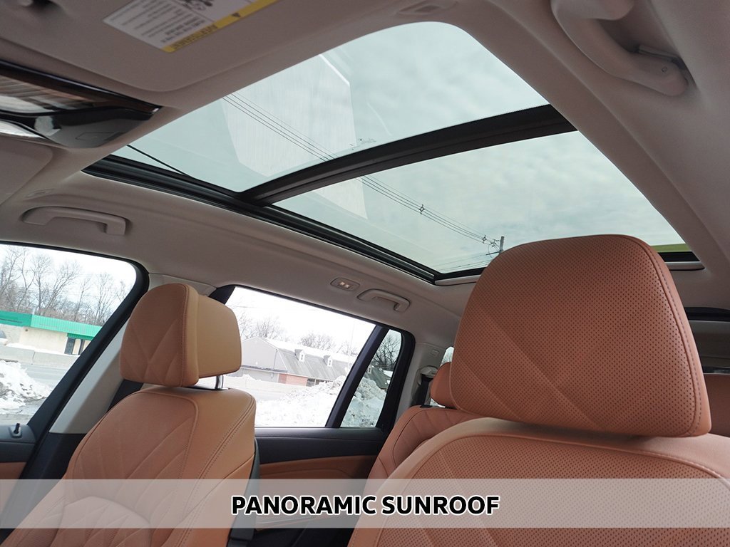 Used 2024 BMW X7 xDrive40i w/ Premium Package image 4