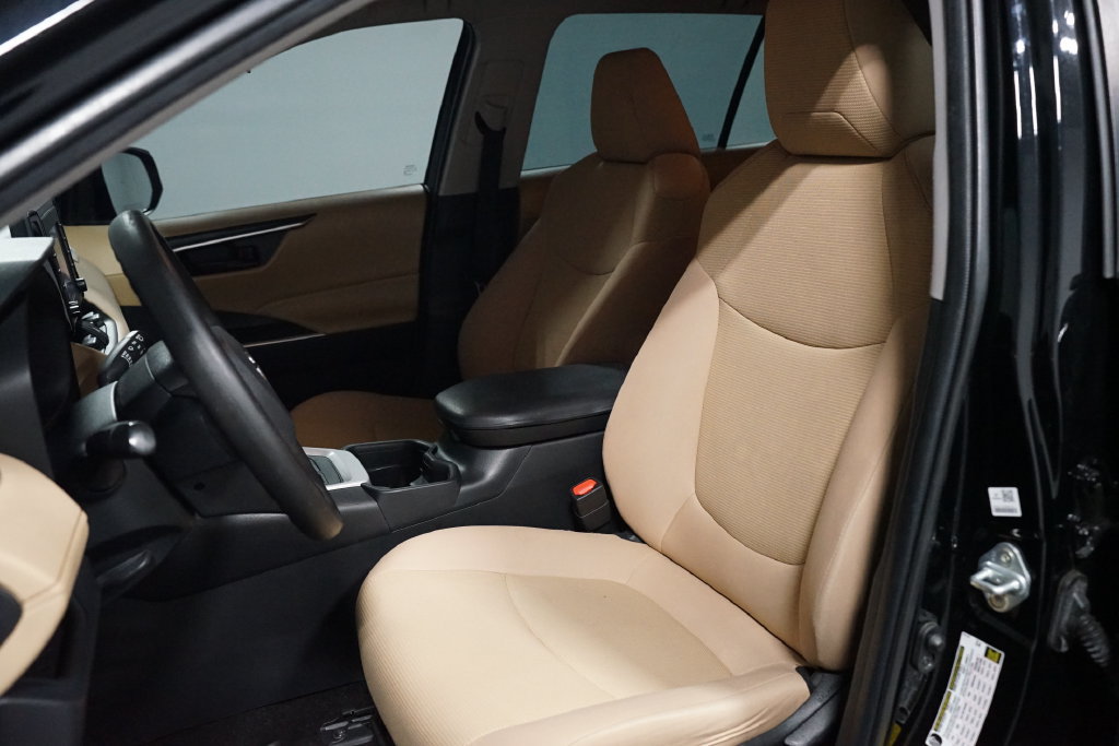 Certified 2020 Toyota RAV4 LE FWD image 24