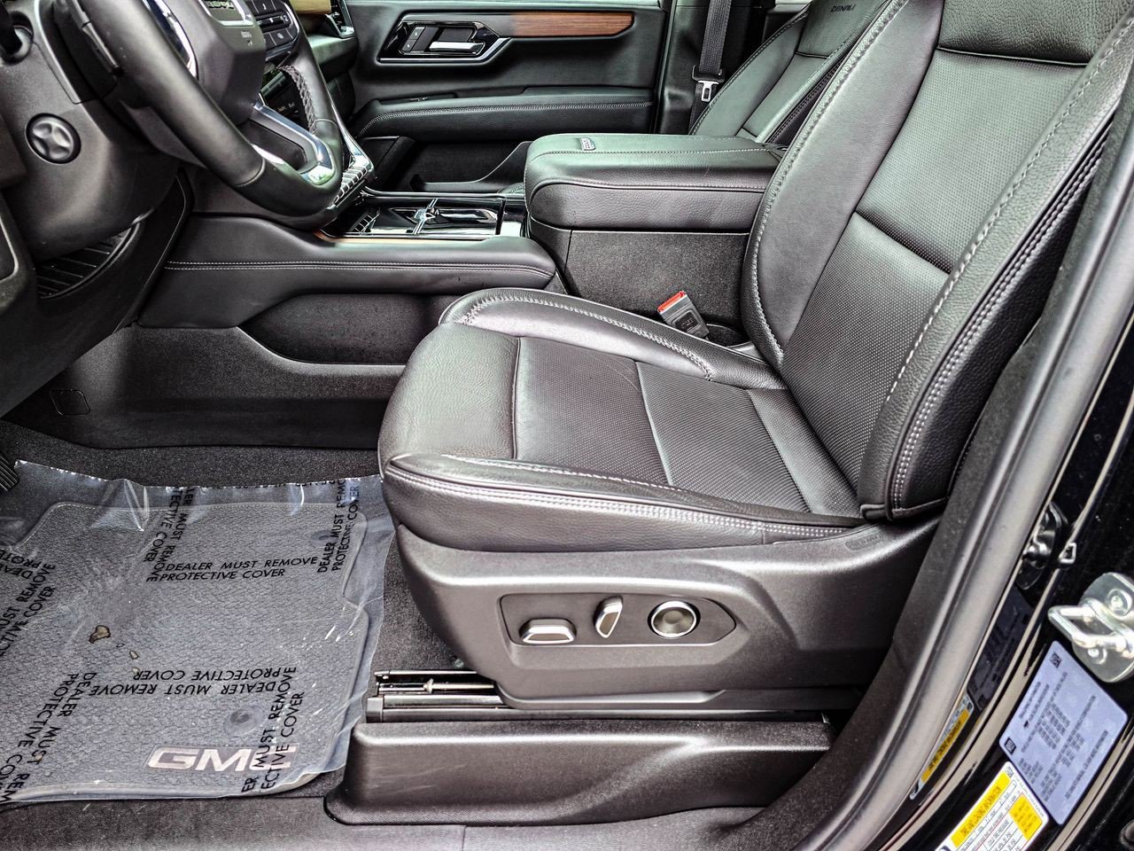 Certified 2025 GMC Yukon XL Denali w/ Sun & Power Step Package AWD/4WD image 15