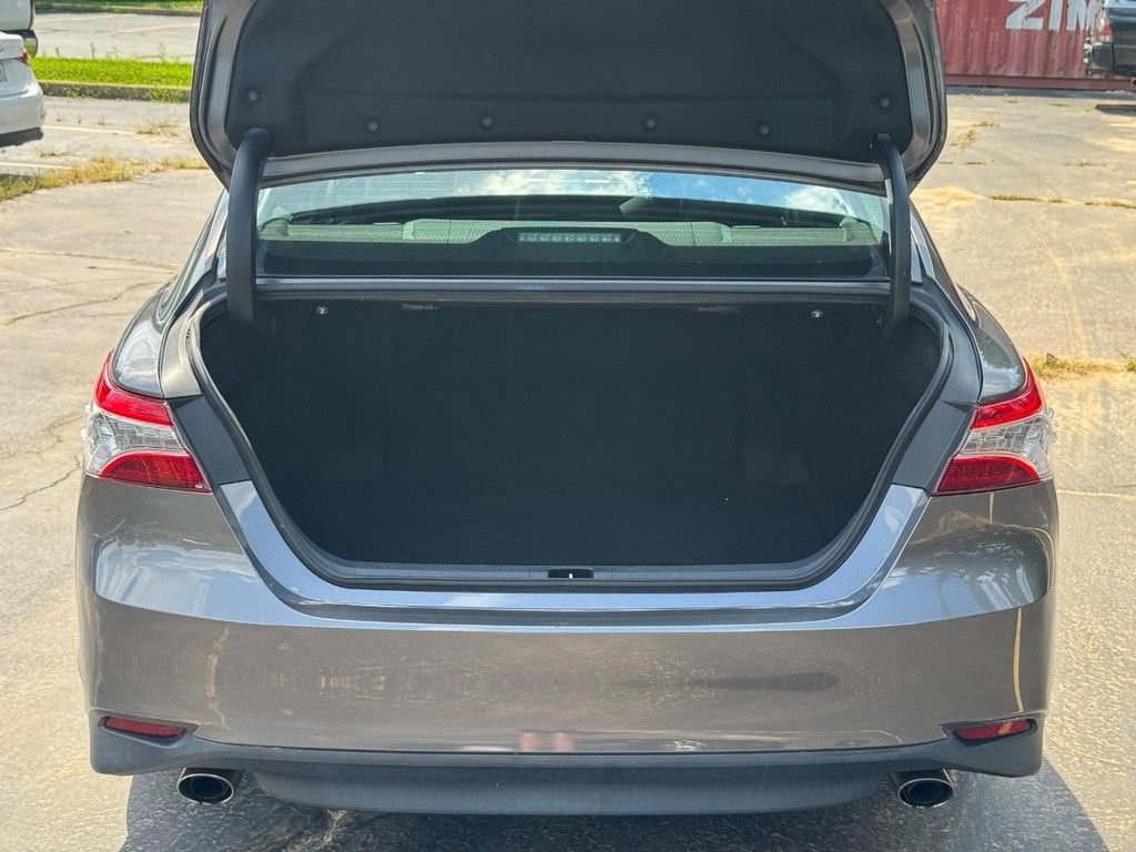 Used 2019 Toyota Camry XLE FWD image 6