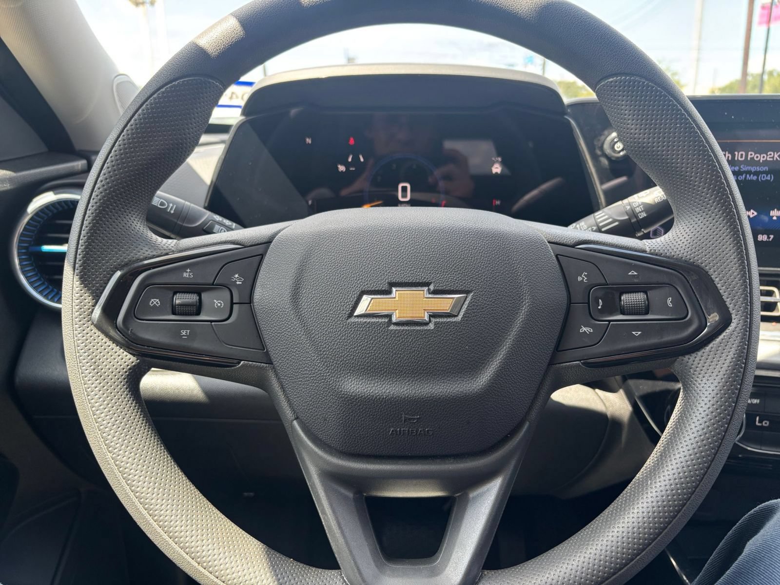 Used 2025 Chevrolet Trax LT FWD image 22