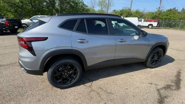 New 2026 Chevrolet Trax LT w/ Driver Confidence Package FWD image 2