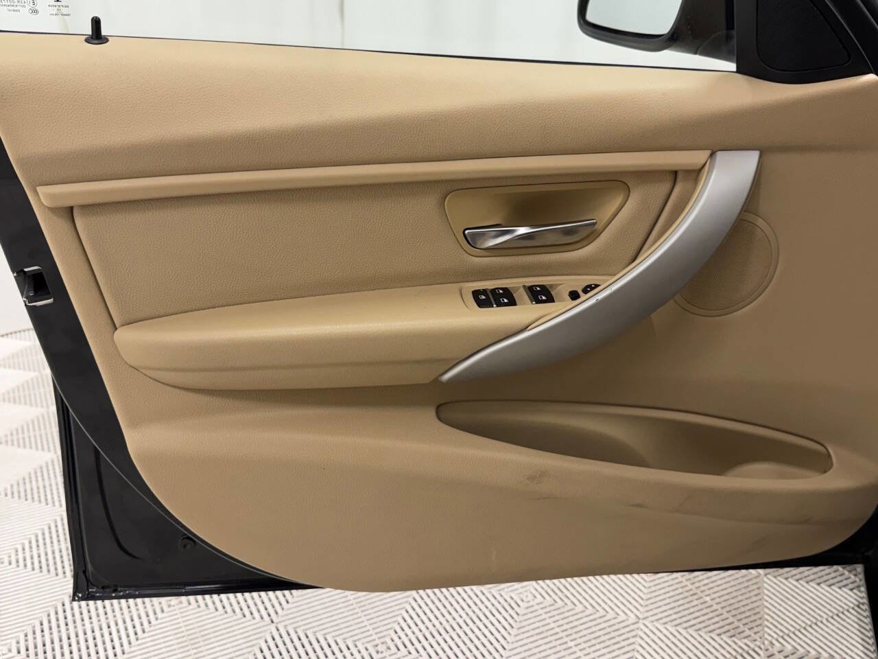 Used 2016 BMW 320i Sedan image 32