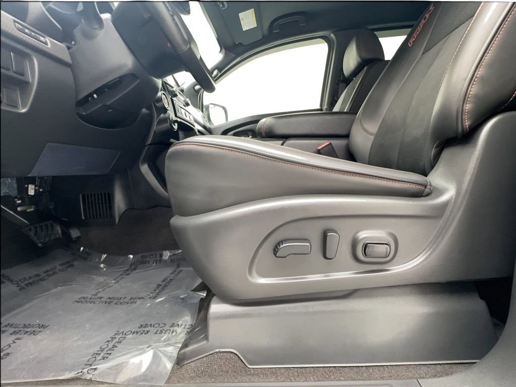 Used 2021 Nissan Titan PRO-4X image 26