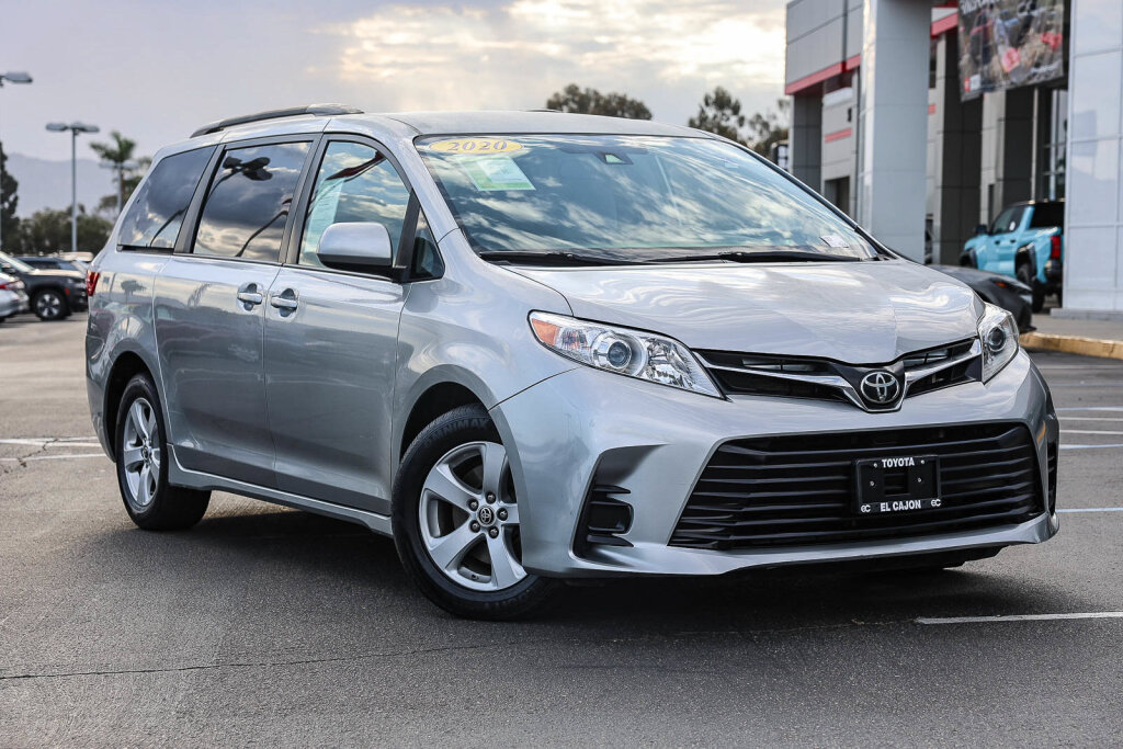 Used 2020 Toyota Sienna LE FWD image 1