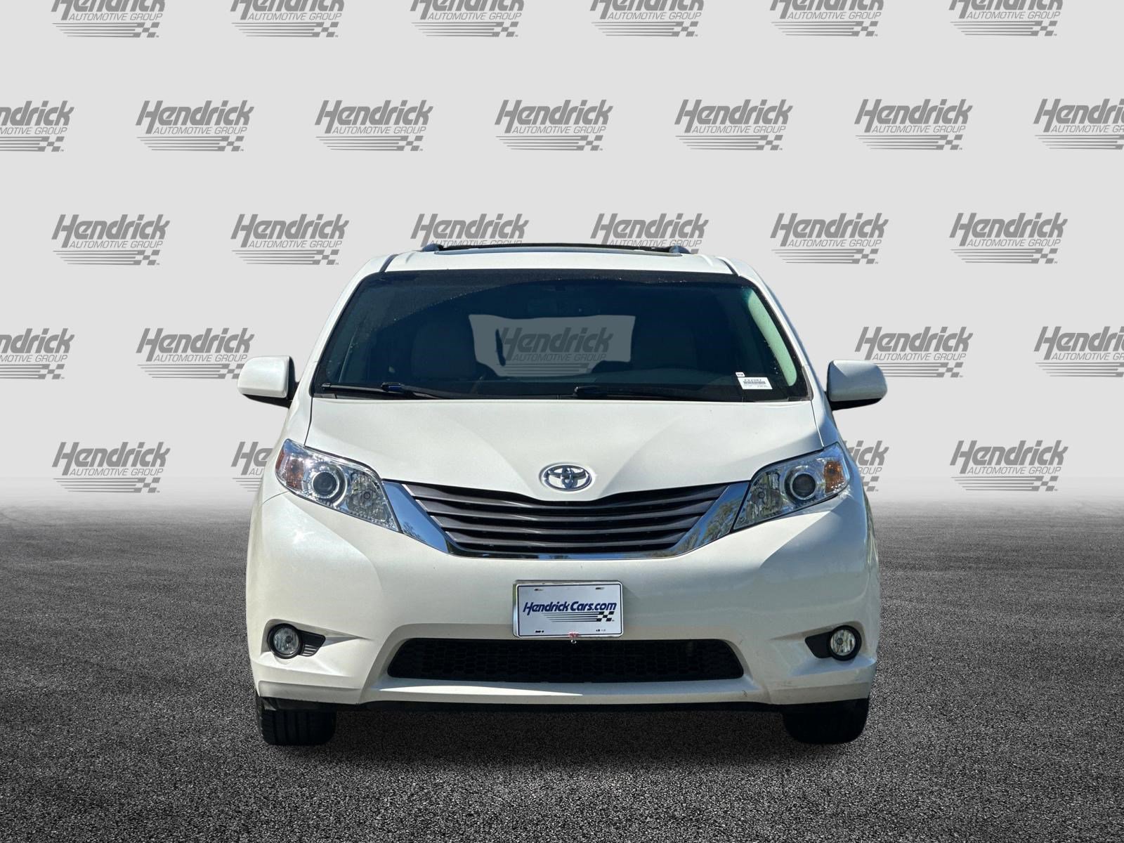 Used 2015 Toyota Sienna XLE w/ XLE Navigation Package image 10