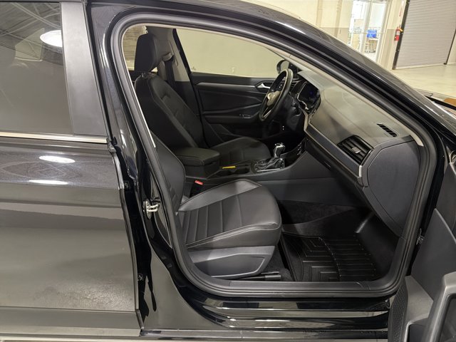 Certified 2024 Volkswagen Jetta SE FWD image 36