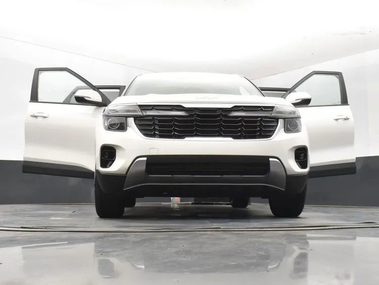 Used 2025 Kia Seltos S FWD image 11