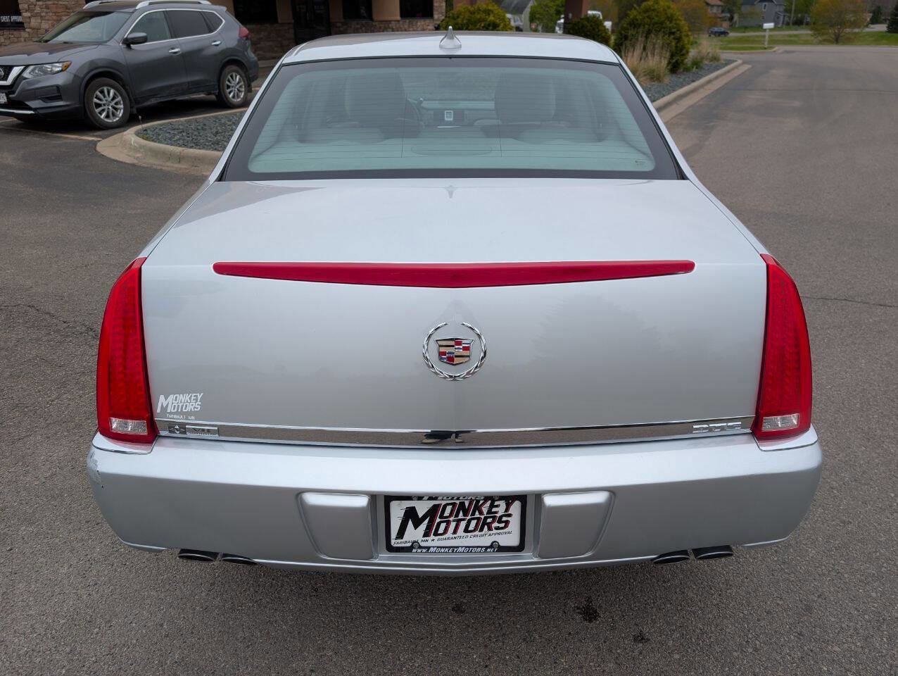 Used 2011 Cadillac DTS FWD image 8