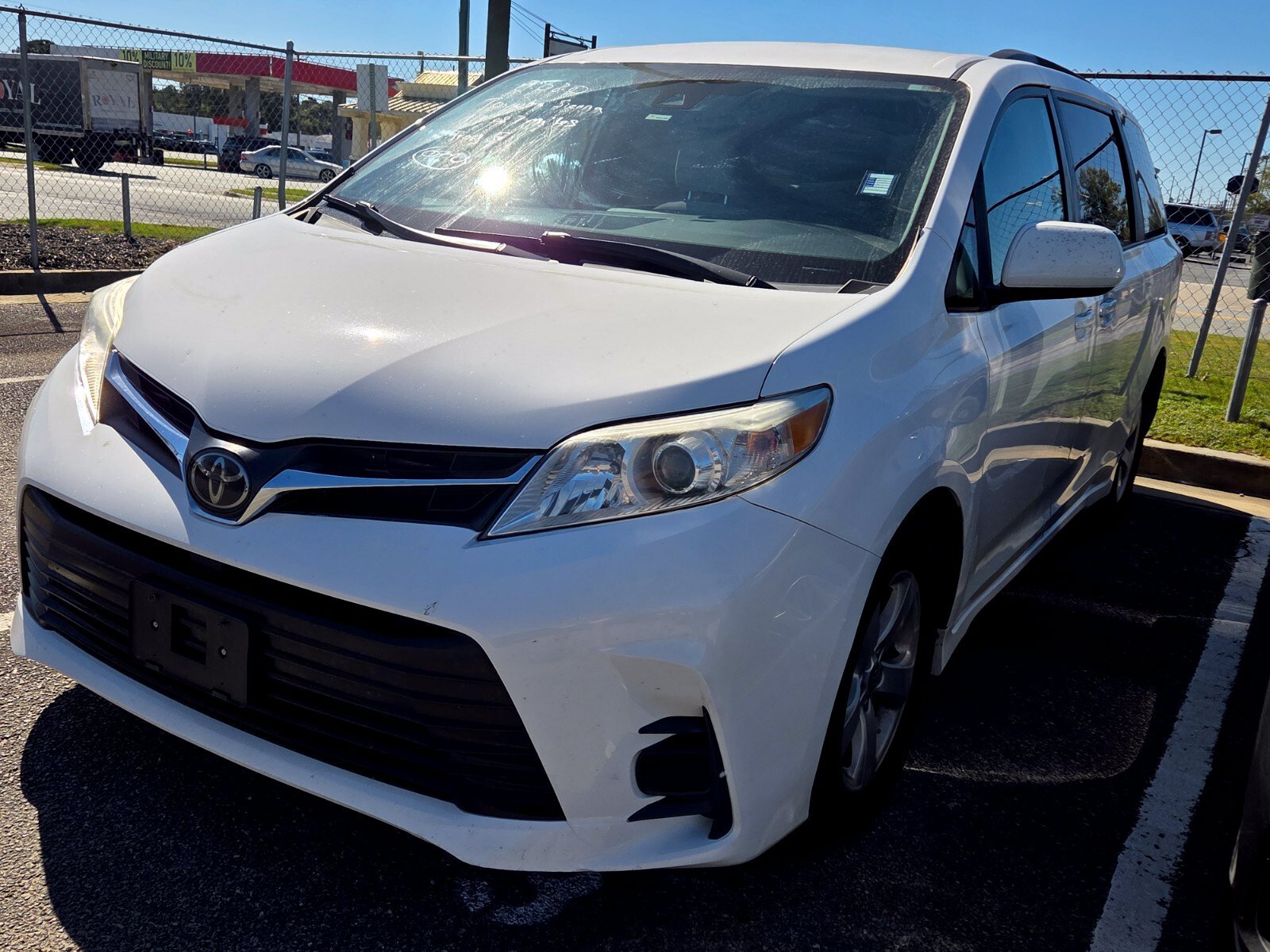 Used 2020 Toyota Sienna LE FWD image 3