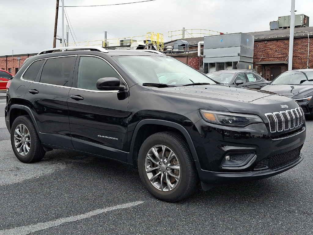Used 2019 Jeep Cherokee Latitude Plus w/ Comfort/Convenience Group AWD/4WD image 3