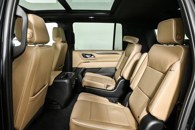 Used 2023 Chevrolet Suburban Premier image 17