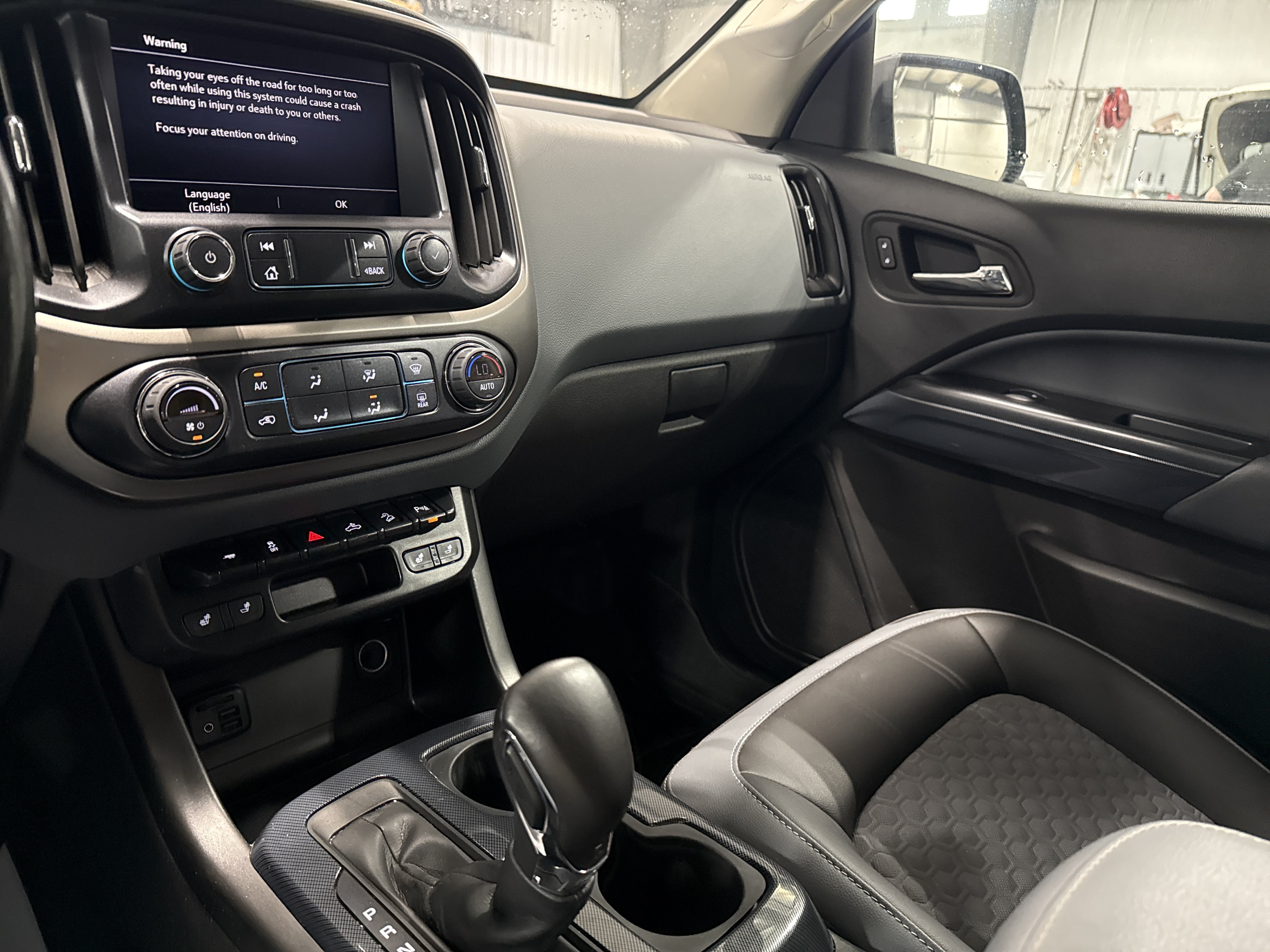 Used 2022 Chevrolet Colorado Z71 AWD/4WD image 12