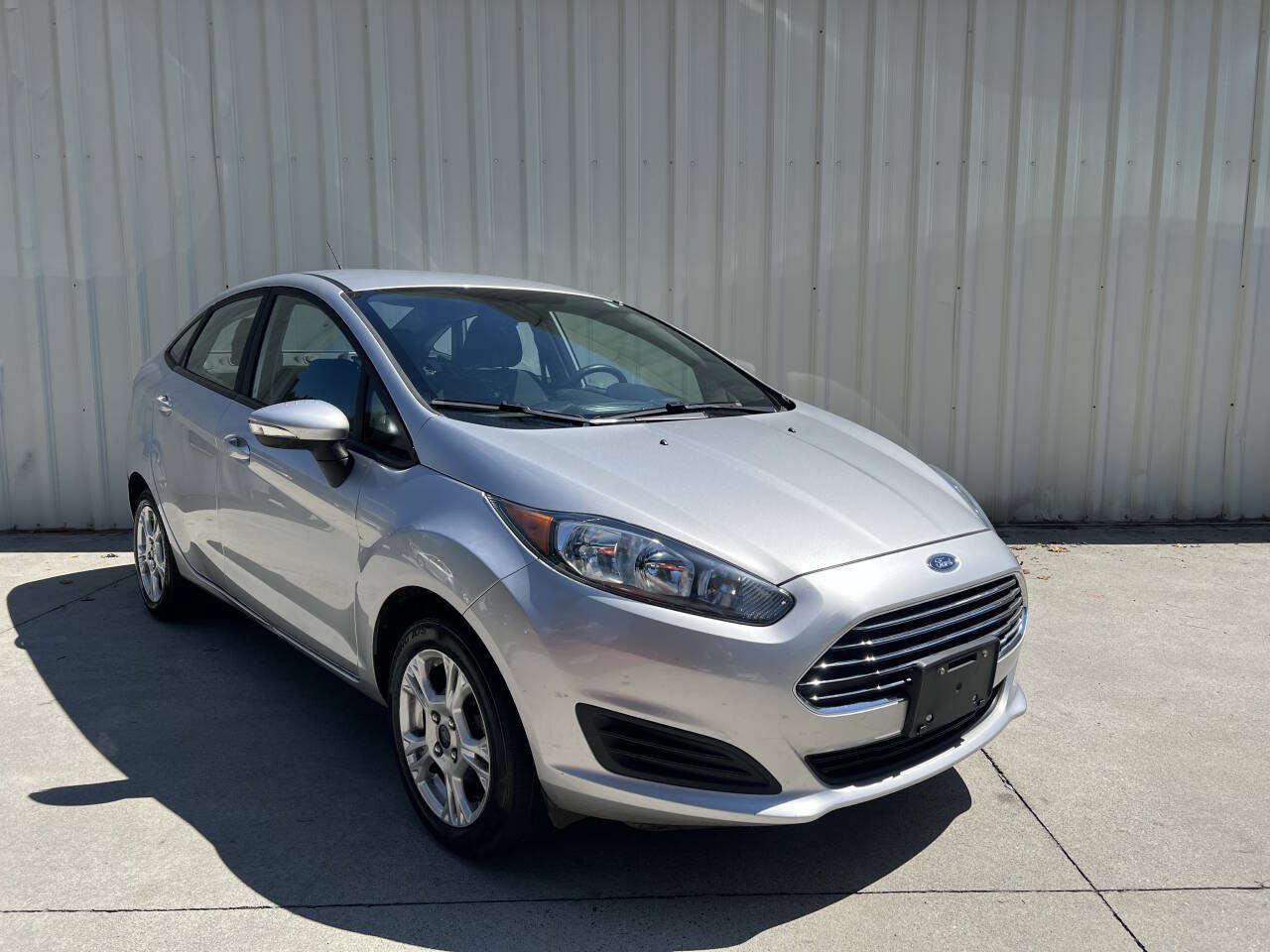 Used 2015 Ford Fiesta SE FWD image 1