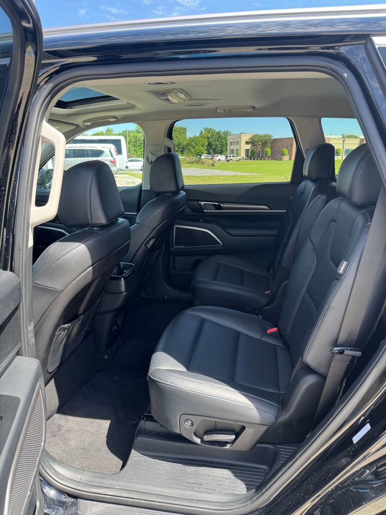 Used 2025 Kia Telluride S image 18