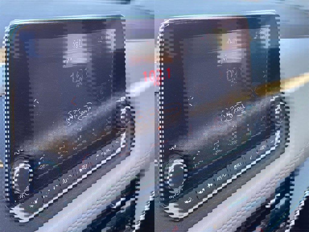 Used 2023 Nissan Rogue SV w/ SV Premium Package image 16