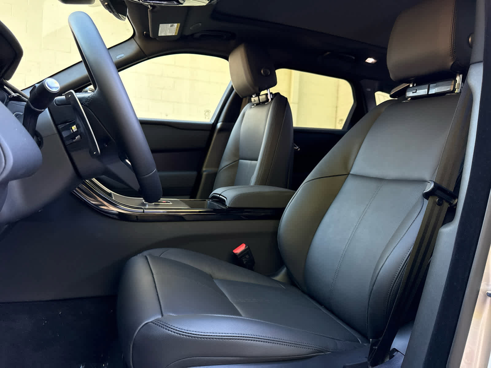 New 2026 Land Rover Range Rover Velar Dynamic SE image 15