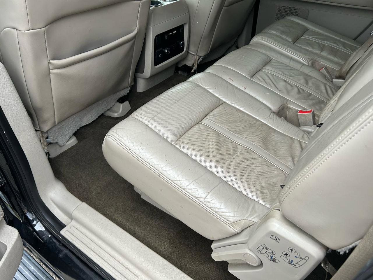 Used 2015 Lincoln Navigator L 4WD image 9