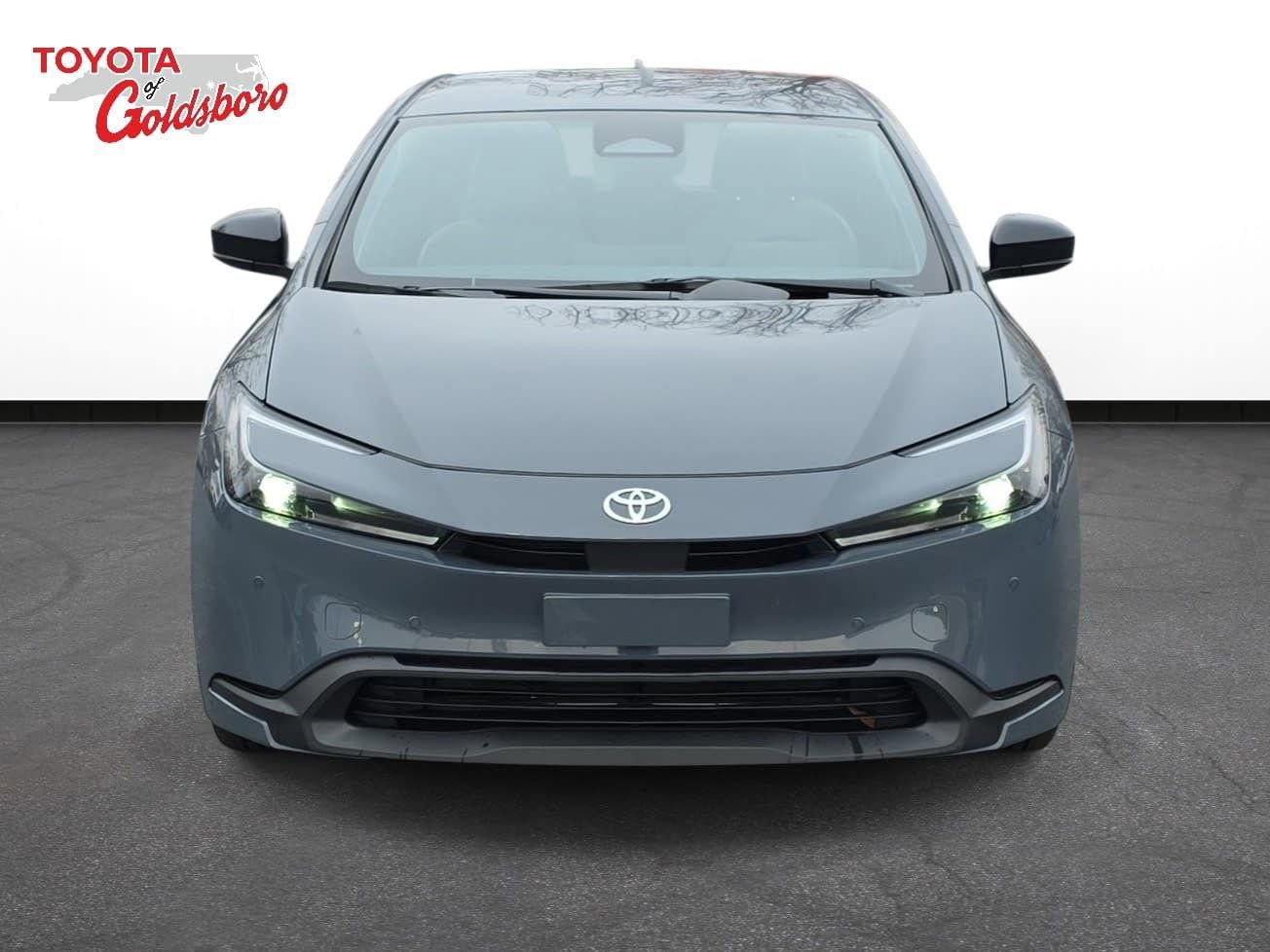 Used 2025 Toyota Prius LE image 2