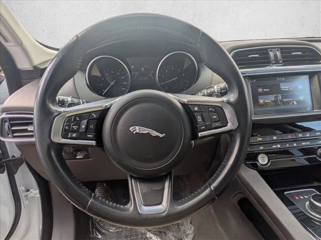 Used 2018 Jaguar F-PACE Prestige image 18