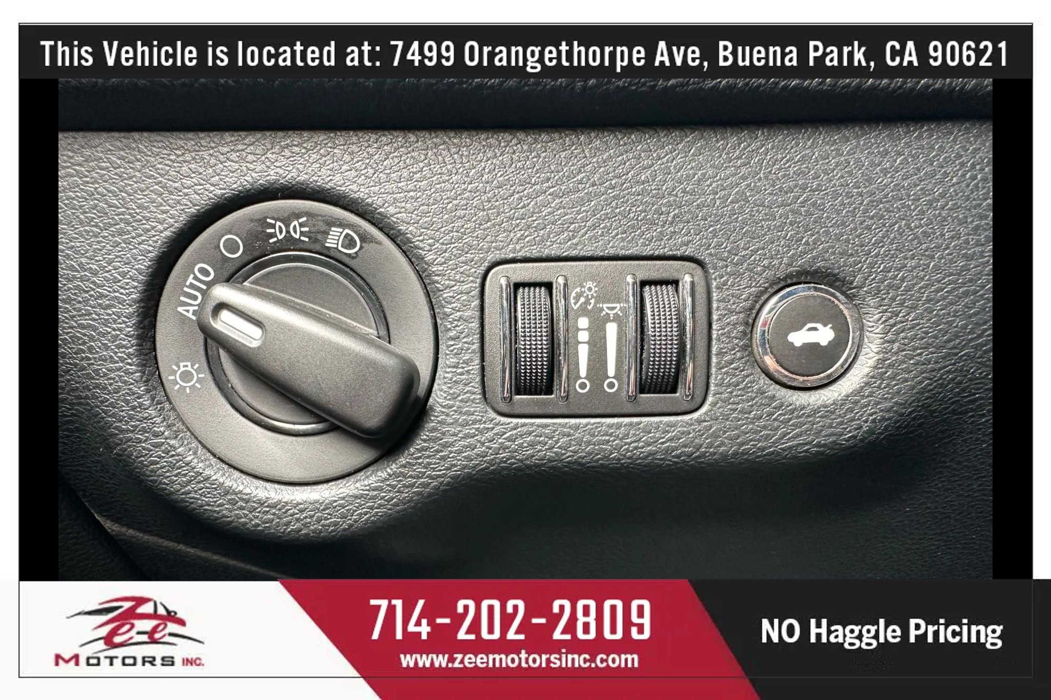 Used 2018 Dodge Challenger SXT image 30